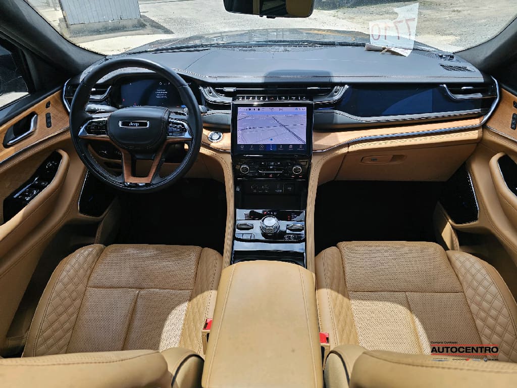 2022 Jeep Grand Cherokee Summit photo 4