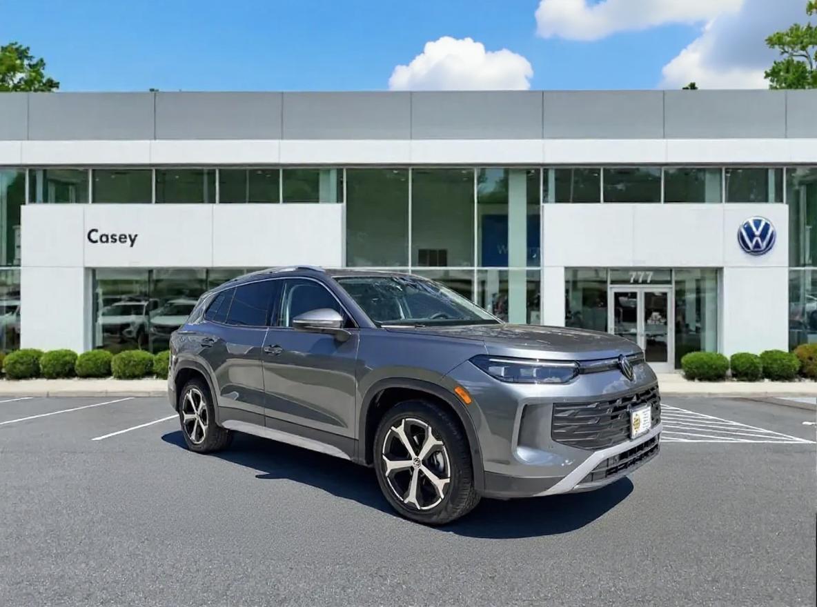 2025 Volkswagen Tiguan SE's photo