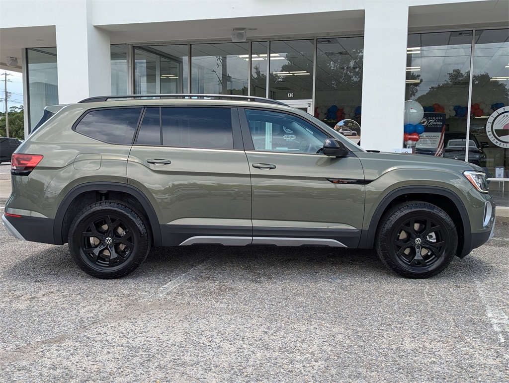 2025 Volkswagen Atlas SE Technology Peak Edition photo 3