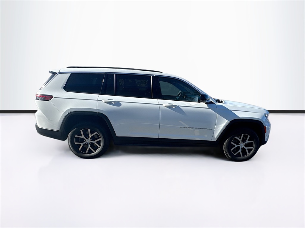 2024 Jeep Grand Cherokee Limited photo 2