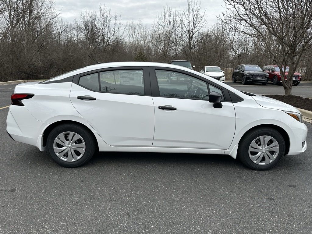 2025 Nissan Versa 1.6 S photo 3