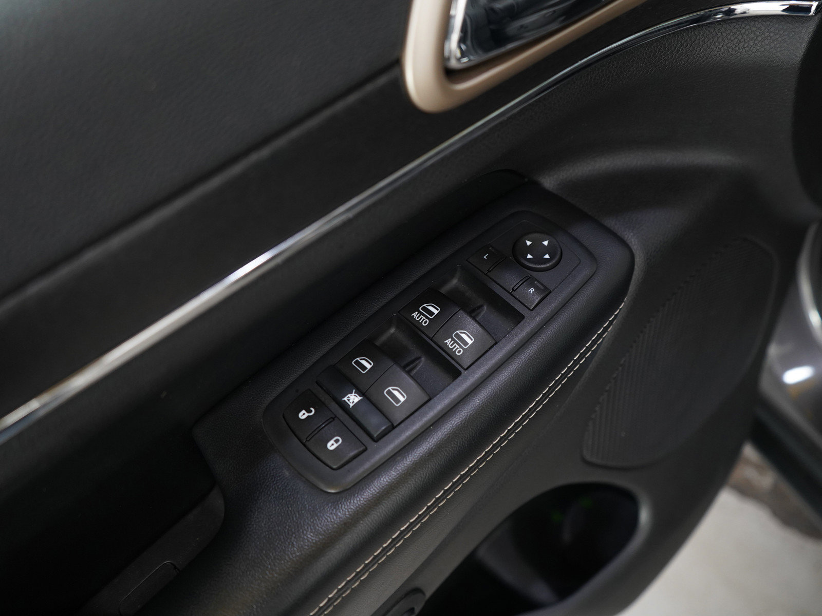 2016 Jeep Grand Cherokee Limited photo 19