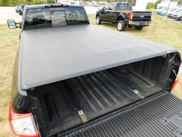 2017 Nissan Titan SV photo 6