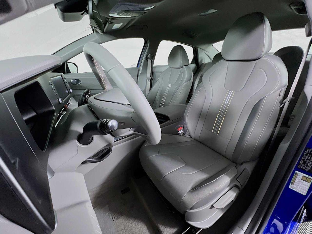 2025 Hyundai Elantra SEL Sport photo 12