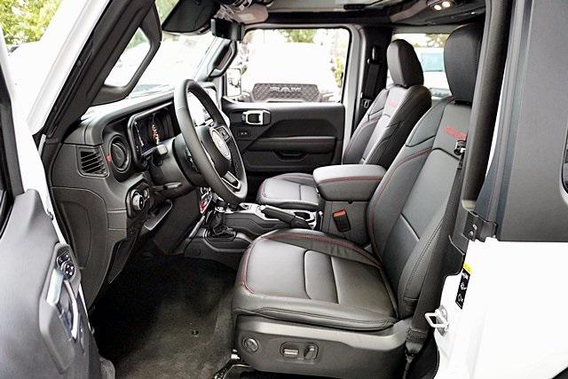 New 2025 Bright White Clear-Coat Exterior Paint Jeep Rubicon image 20