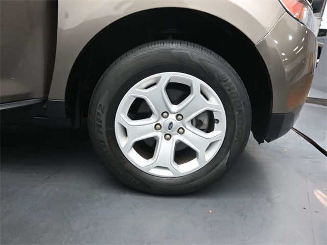 2014 Ford Edge SEL photo 28