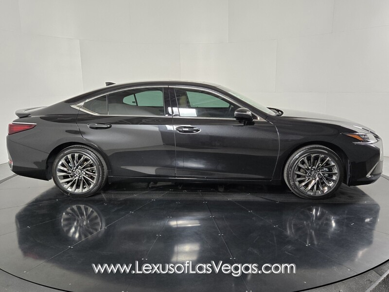 2025 Lexus ES 300h Luxury photo 2