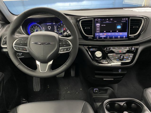 2026 Chrysler Pacifica photo 5