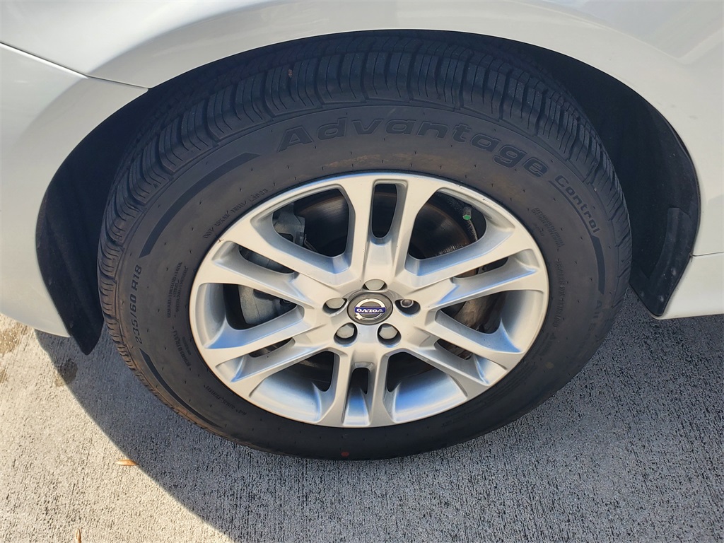 2016 Volvo XC60 T5 Drive-E Premier photo 3