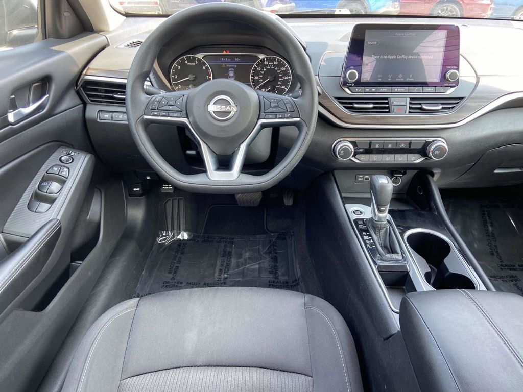 2024 Nissan Altima 2.5 SV photo 4