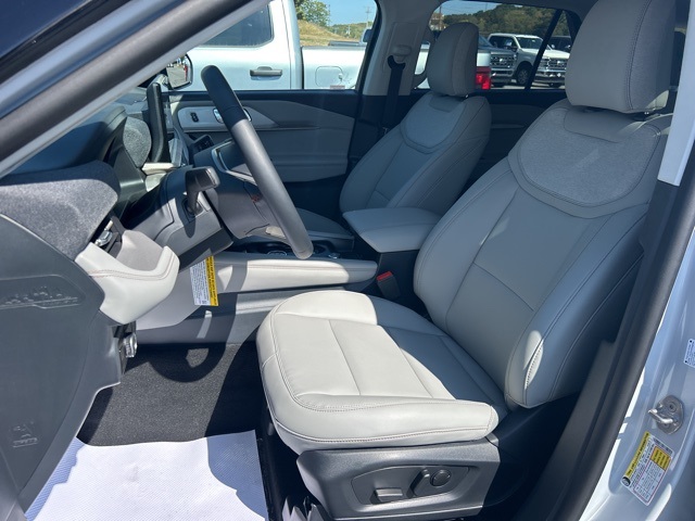 2025 Ford Explorer photo 17