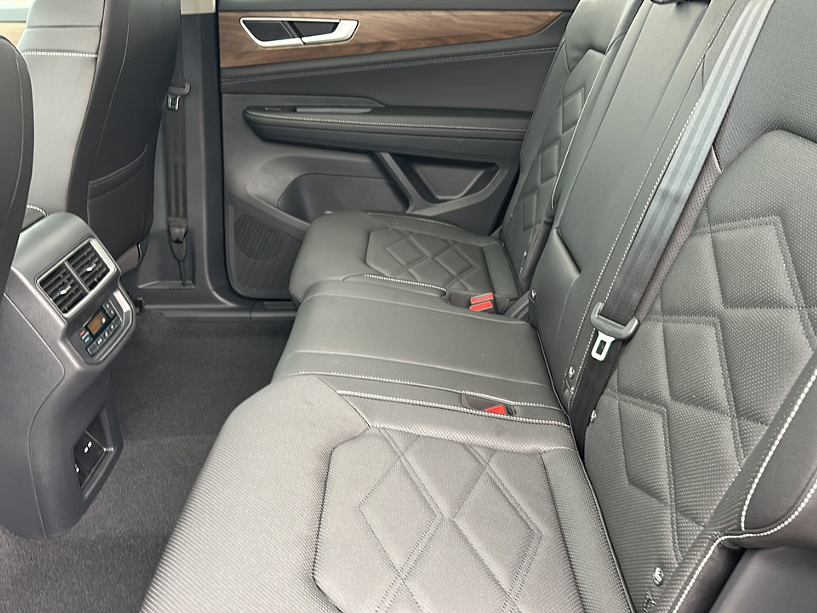 2025 Volkswagen Atlas SE Technology photo 6