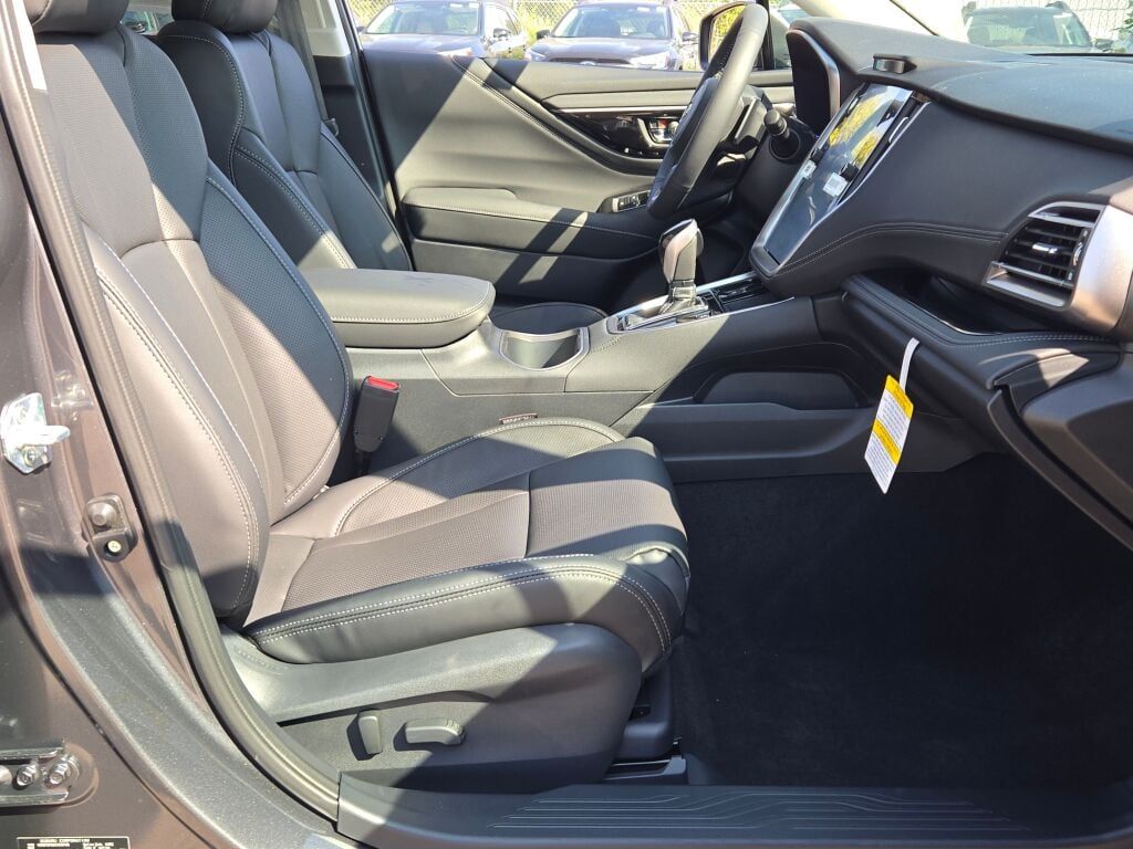 2025 Subaru Outback Touring XT photo 4
