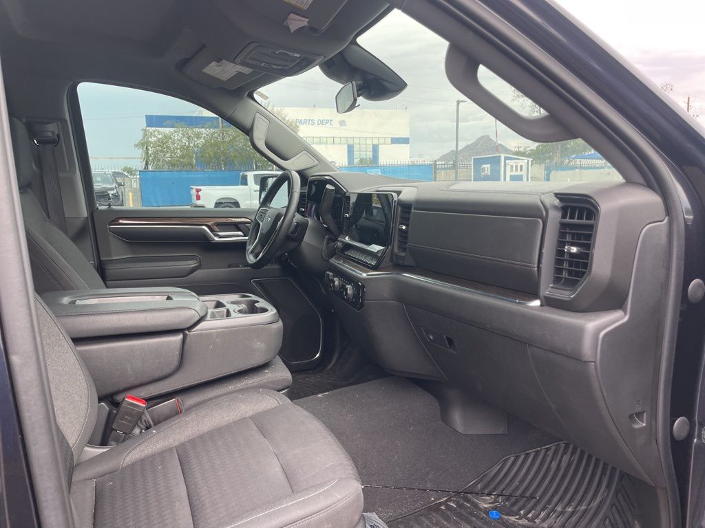 2023 Chevrolet Silverado 1500 RST photo 13