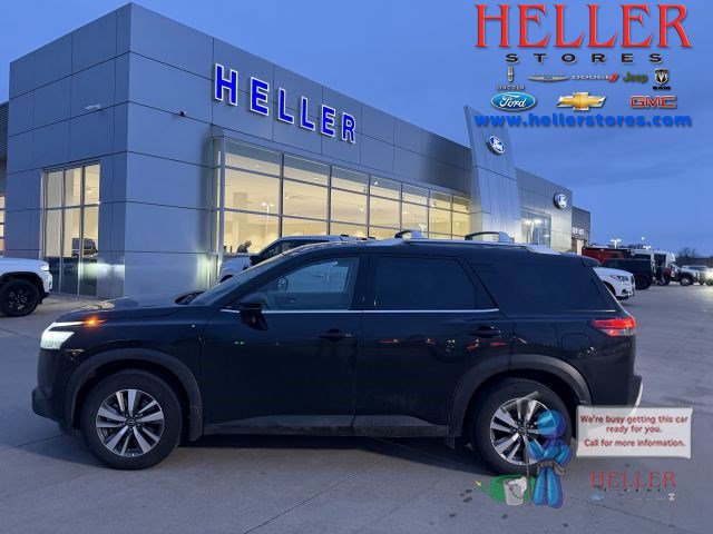 2024 Nissan Pathfinder SL's photo