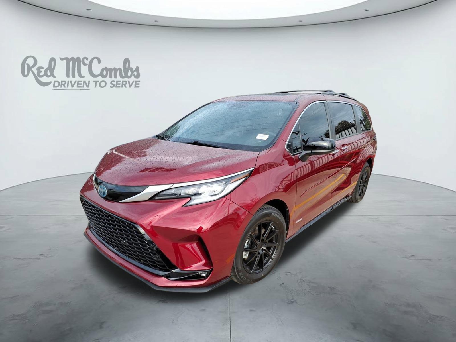 2021 Toyota Sienna XSE's photo