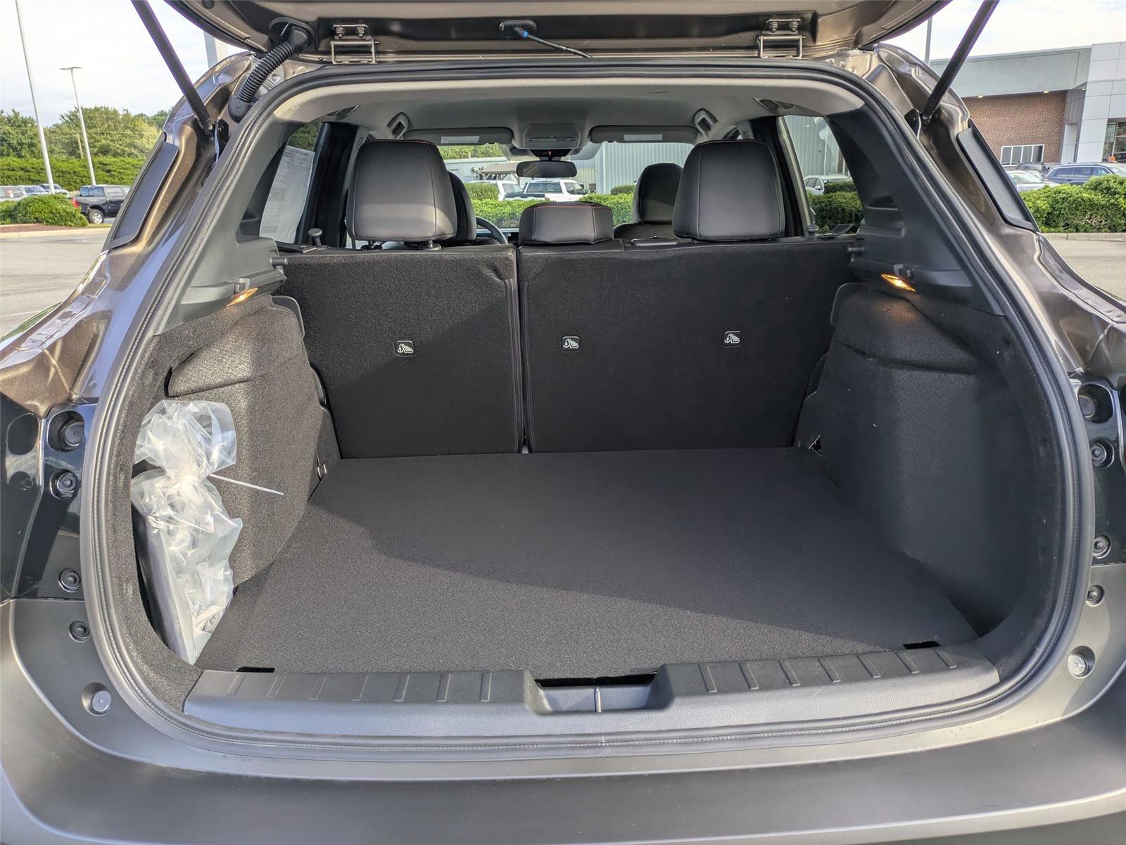 2026 Nissan Kicks SR photo 28