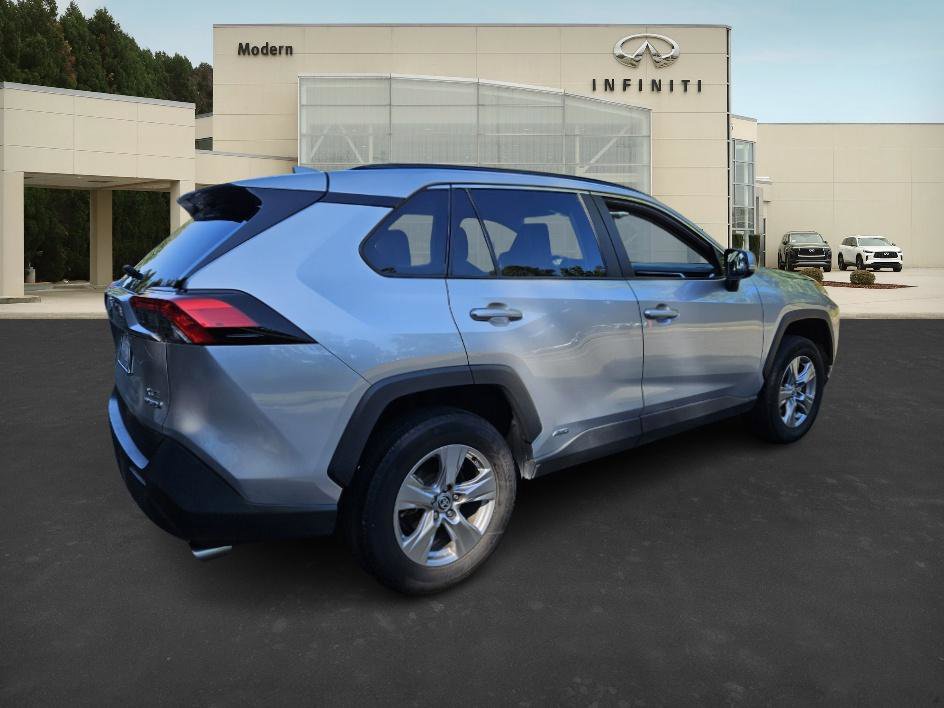 2024 Toyota RAV4 Hybrid XLE photo 2