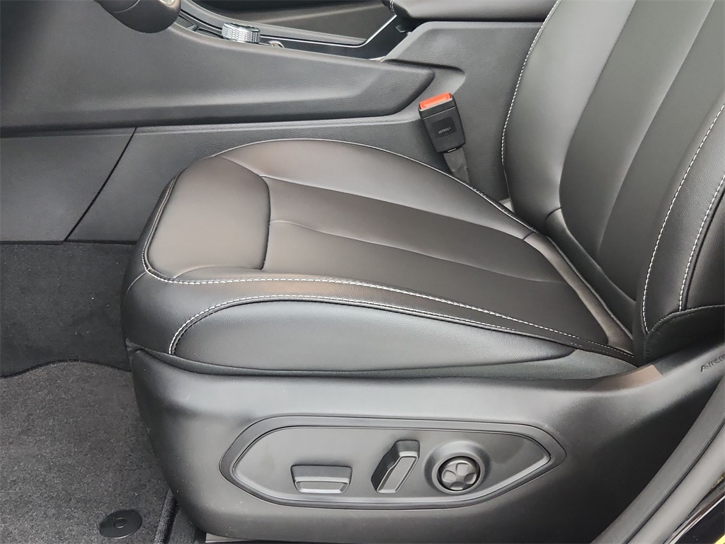 2025 Jeep Grand Cherokee Limited photo 3