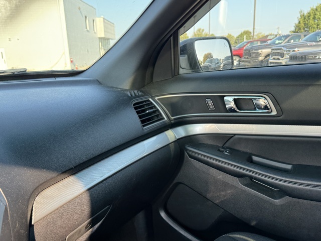 2017 Ford Explorer XLT photo 20