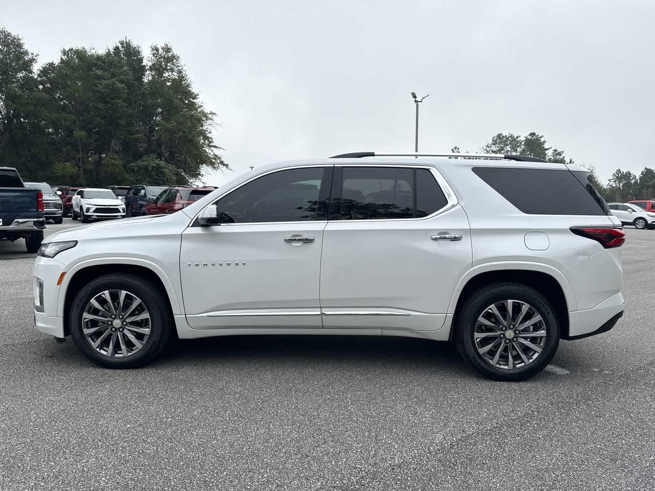 2023 Chevrolet Traverse Premier photo 3