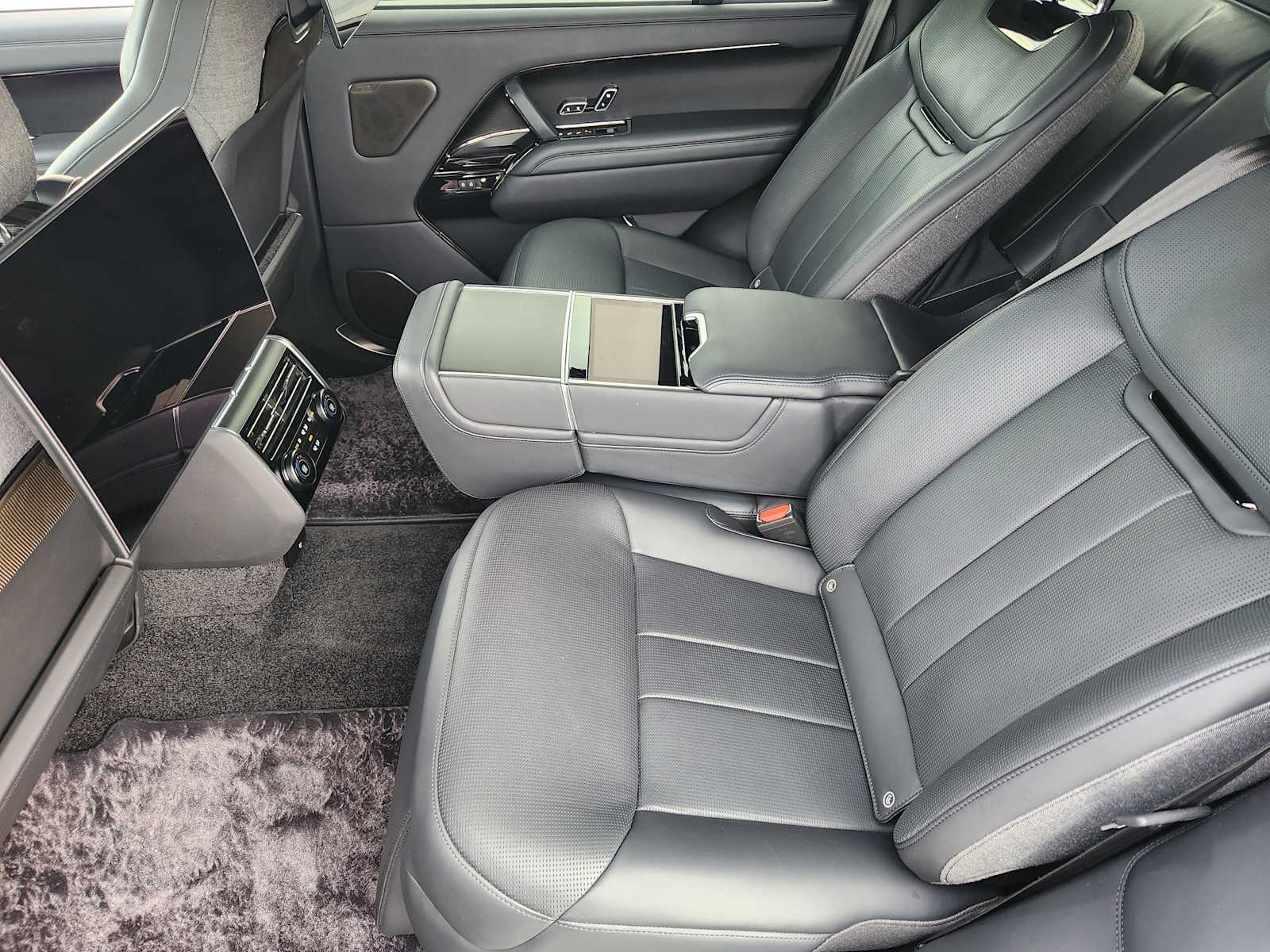 2023 Land Rover Range Rover SV photo 24