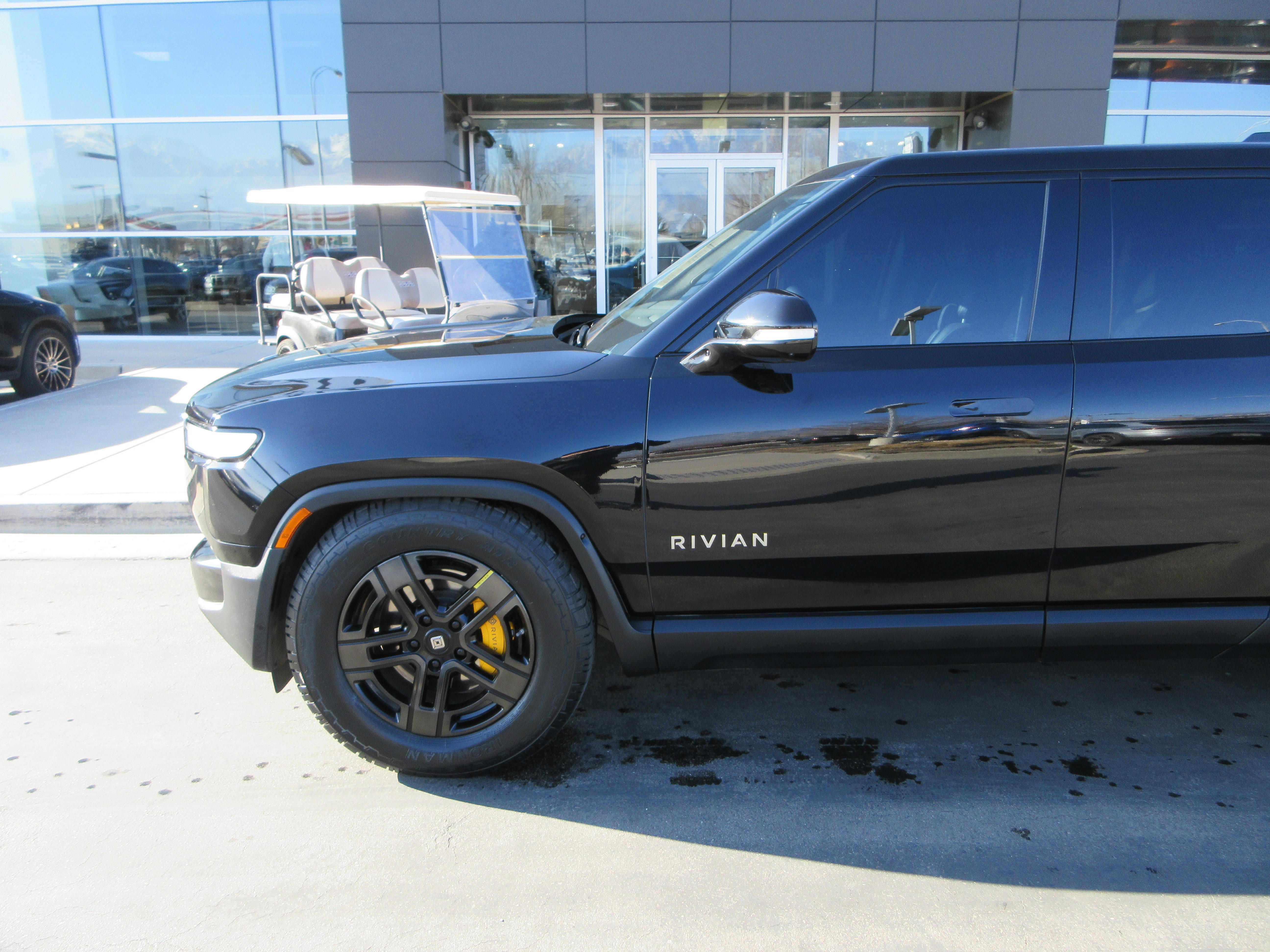 Used 2022 Rivian R1T Adventure with VIN 7FCTGAAAXNN013977 for sale in Murray, UT
