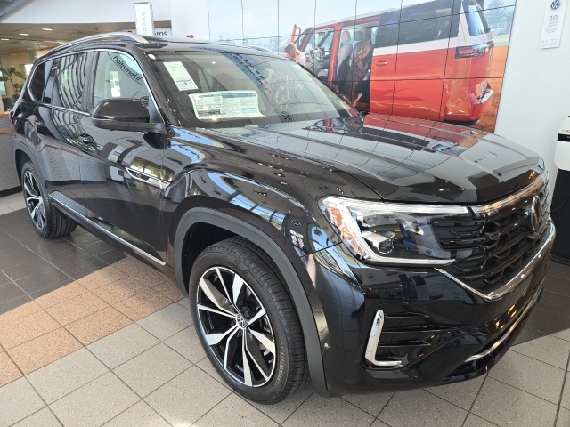 2025 Volkswagen Atlas SEL Premium R-Line photo 2