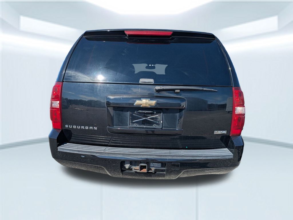 2007 Chevrolet Suburban 1500 LT photo 3