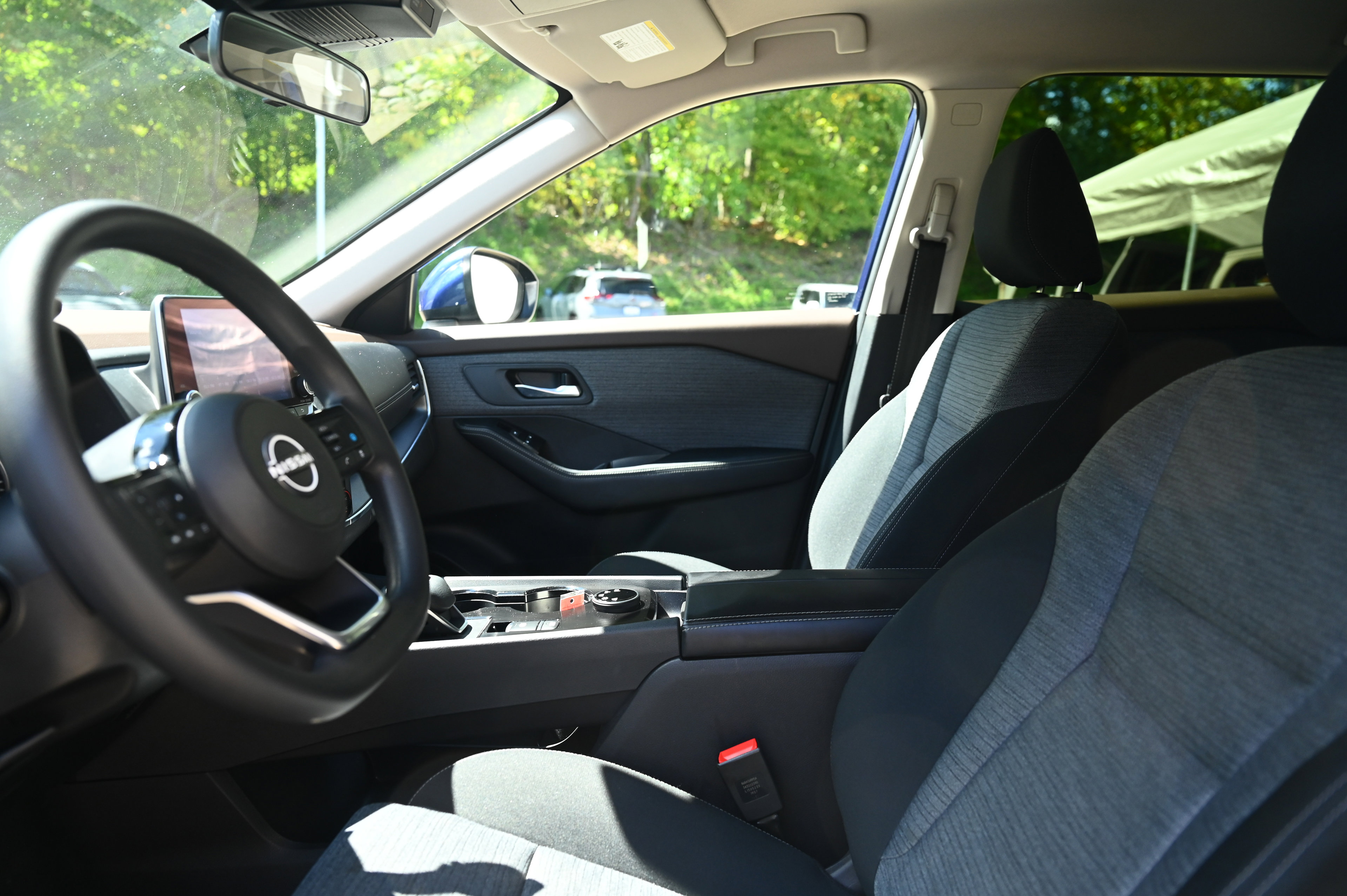 2023 Nissan Rogue SV photo 18