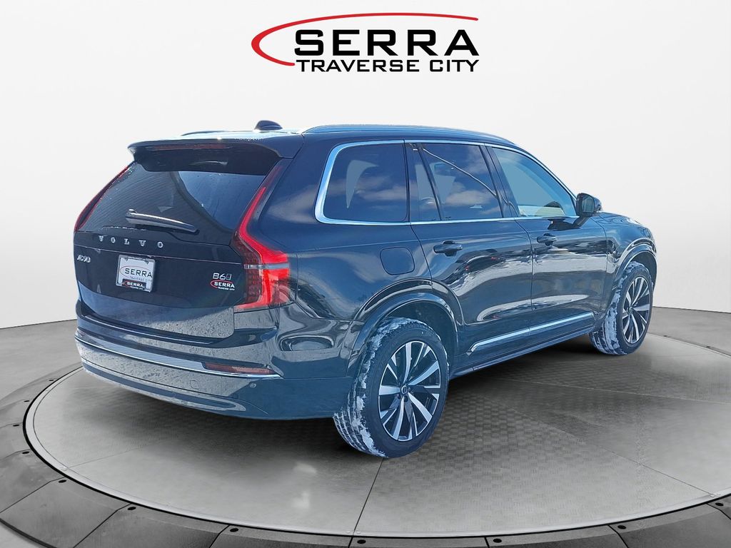 2025 Volvo XC90 Core photo 5
