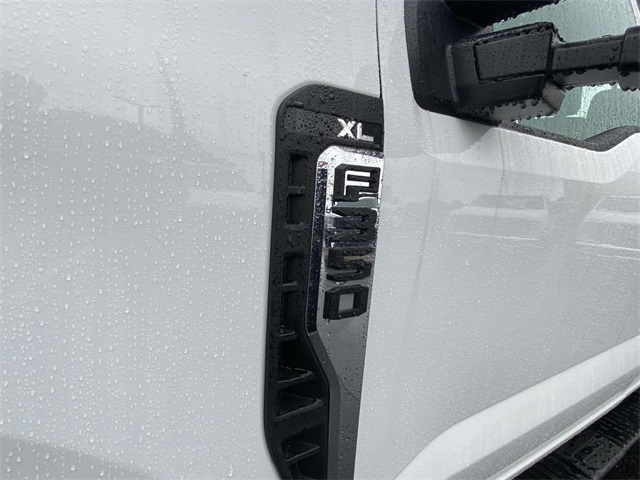 2025 Ford F-350 photo 9