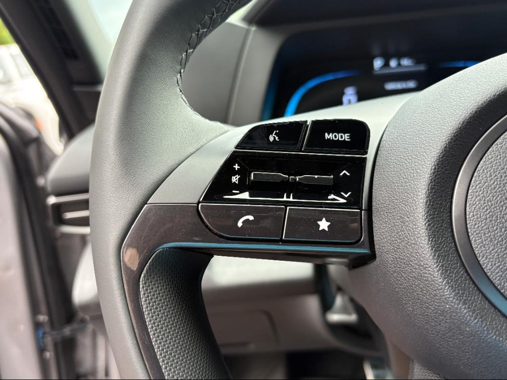 2025 Hyundai Elantra SEL Sport photo 5