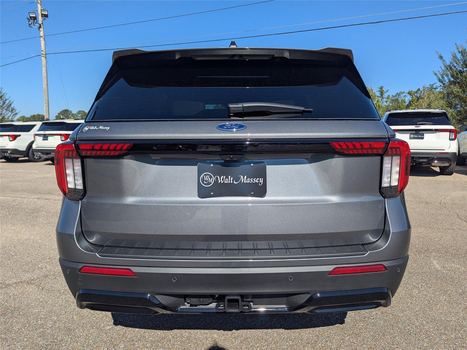 2025 Ford Explorer ST-Line photo 4