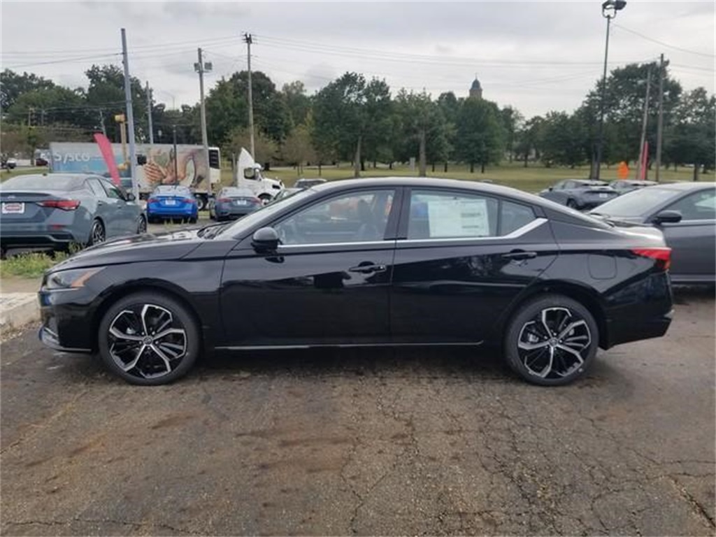 2025 Nissan Altima 2.5 SR photo 2