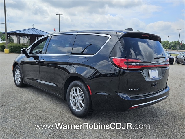 2025 Chrysler Pacifica photo 7