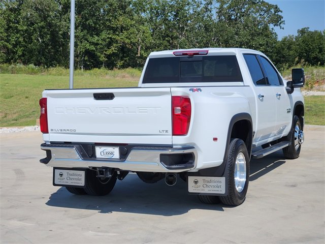 2025 Chevrolet Silverado 3500HD LTZ photo 4