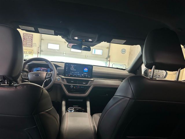 2025 Ford Explorer ST-Line photo 24