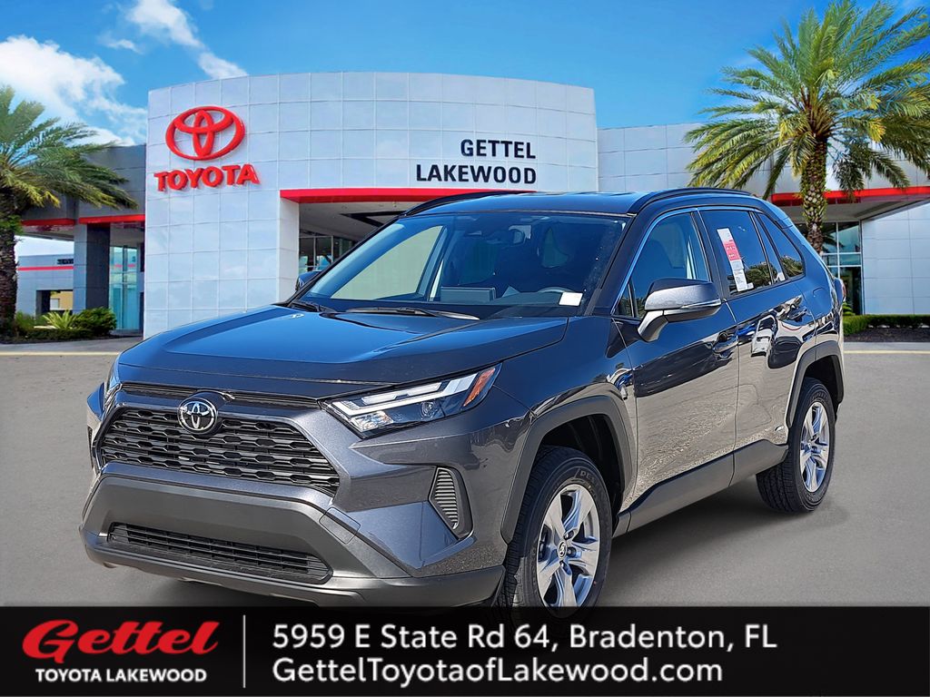 2025 Toyota RAV4 XLE's photo