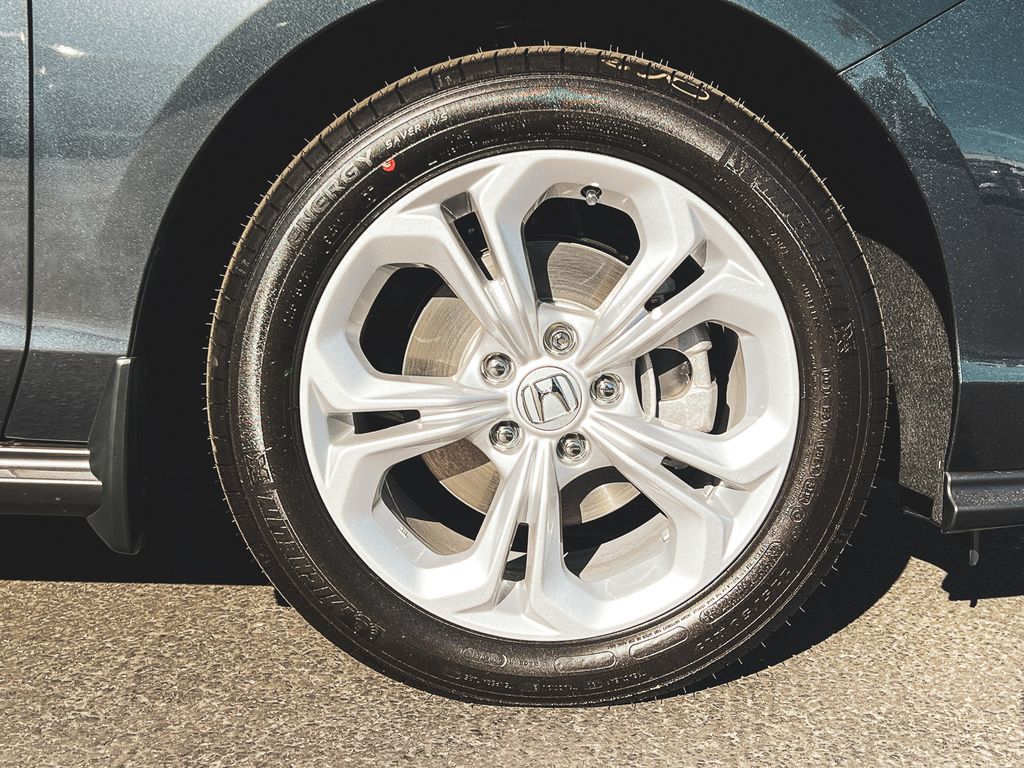 2025 Honda Accord LX photo 4