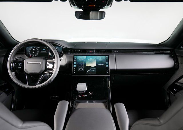 2025 Land Rover Range Rover Sport SE photo 4