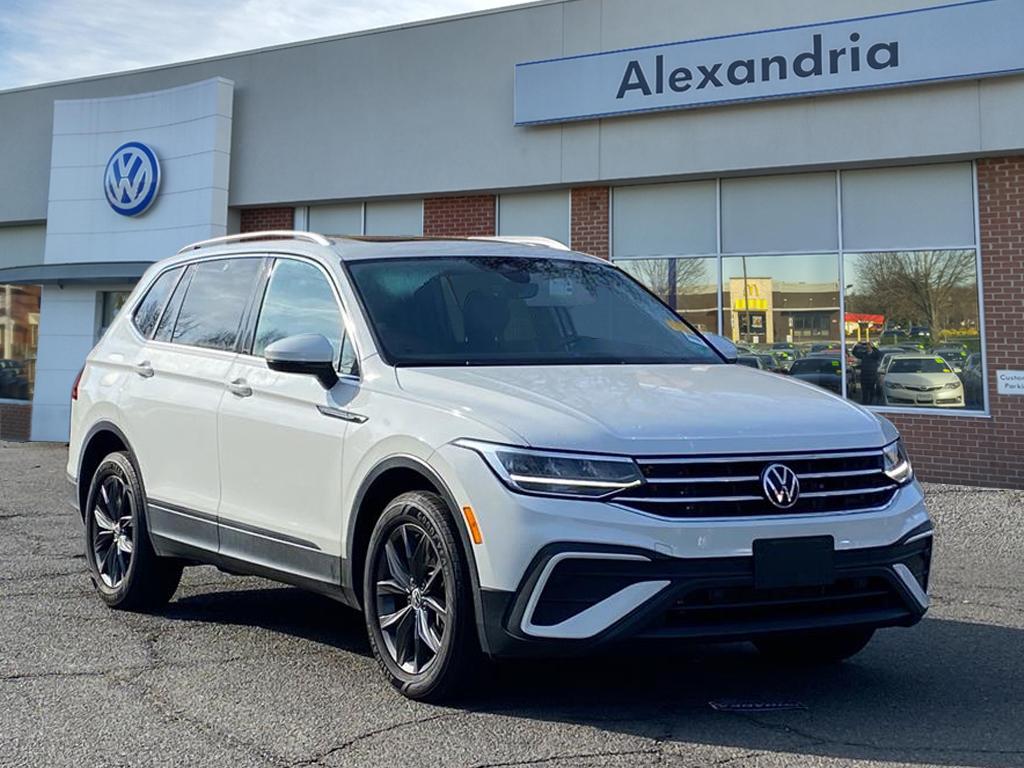 2022 Volkswagen Tiguan SE's photo