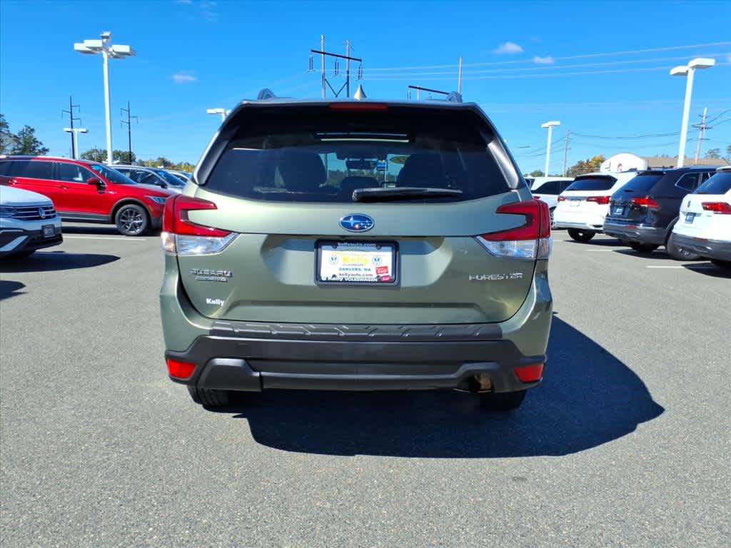 2021 Subaru Forester Premium photo 4