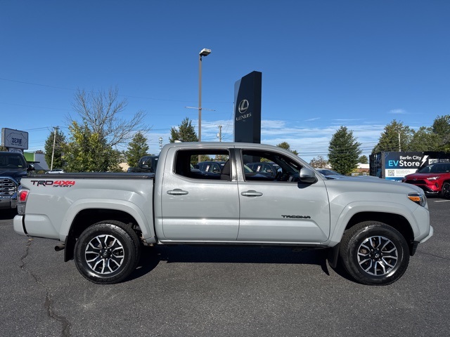 2020 Toyota Tacoma TRD Sport photo 2