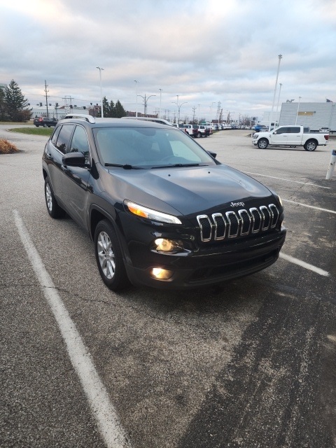 2016 Jeep Cherokee Latitude photo 2