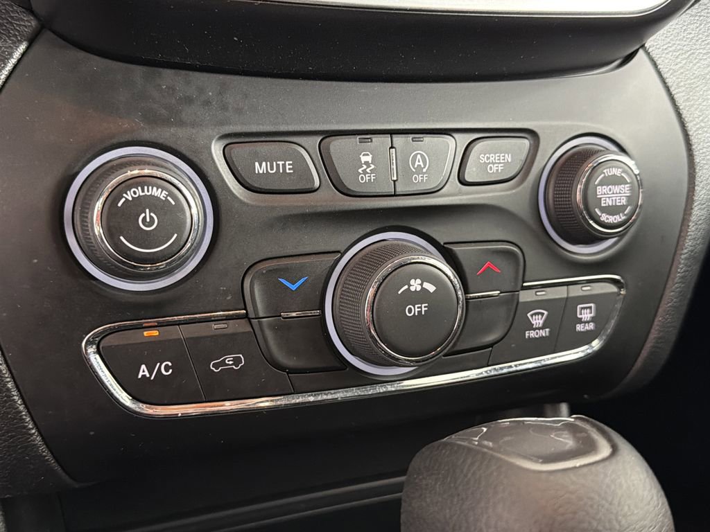 2020 Jeep Cherokee Latitude photo 27