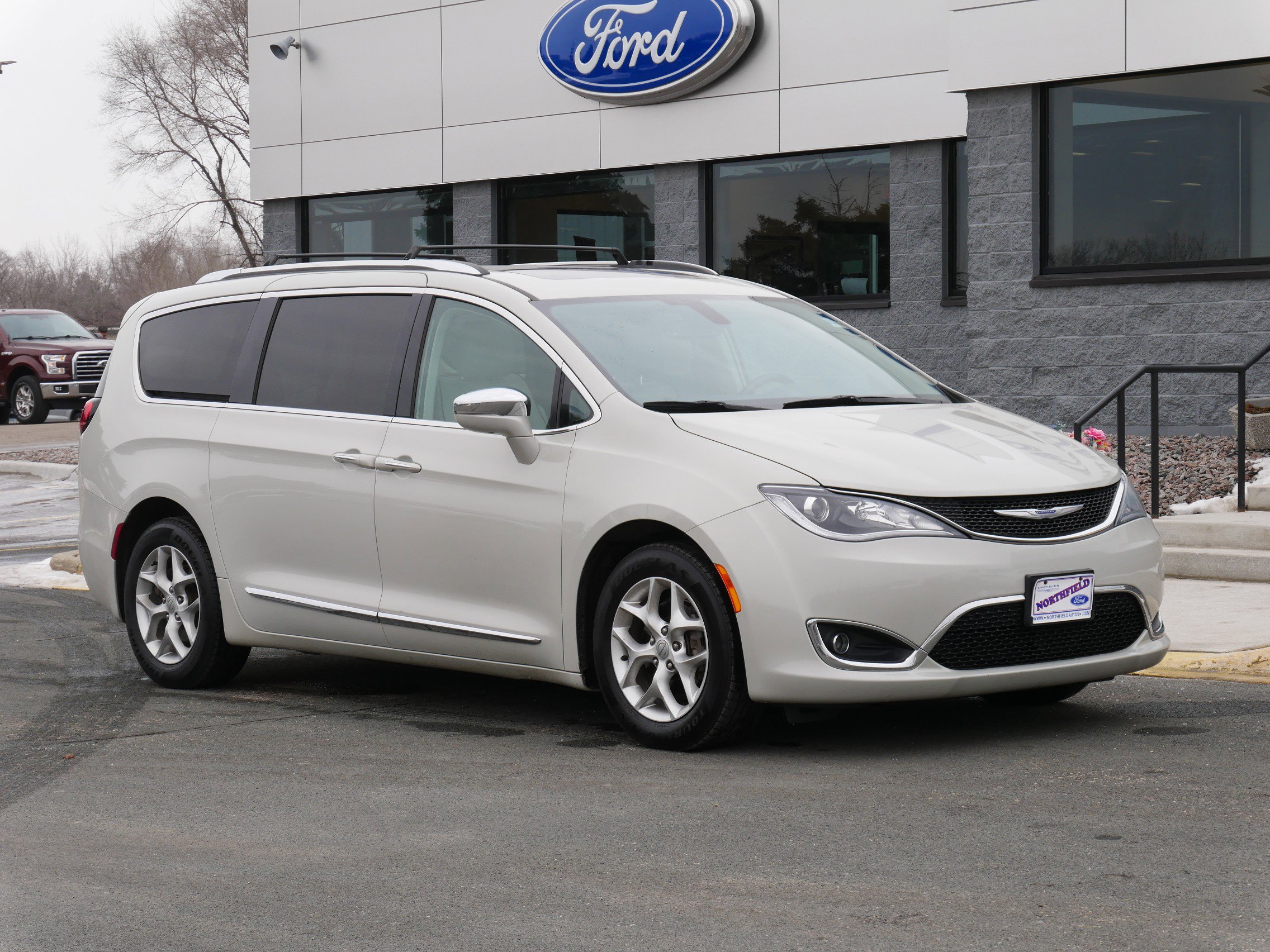 Used 2020 Chrysler Pacifica Limited with VIN 2C4RC1GG8LR156434 for sale in Northfield, Minnesota