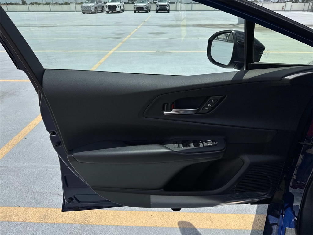 2025 Toyota Prius Plug-in Hybrid XSE Premium photo 11