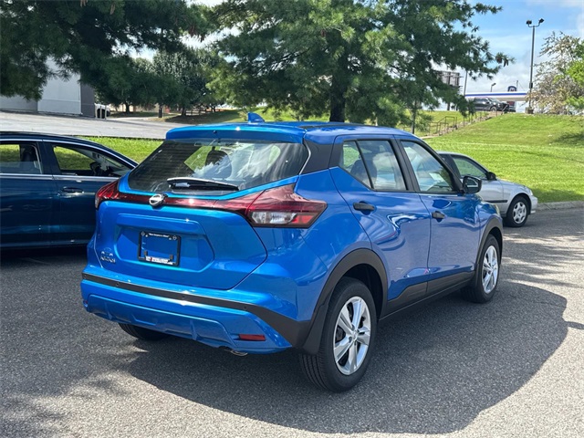 2025 Nissan Kicks Play S photo 3