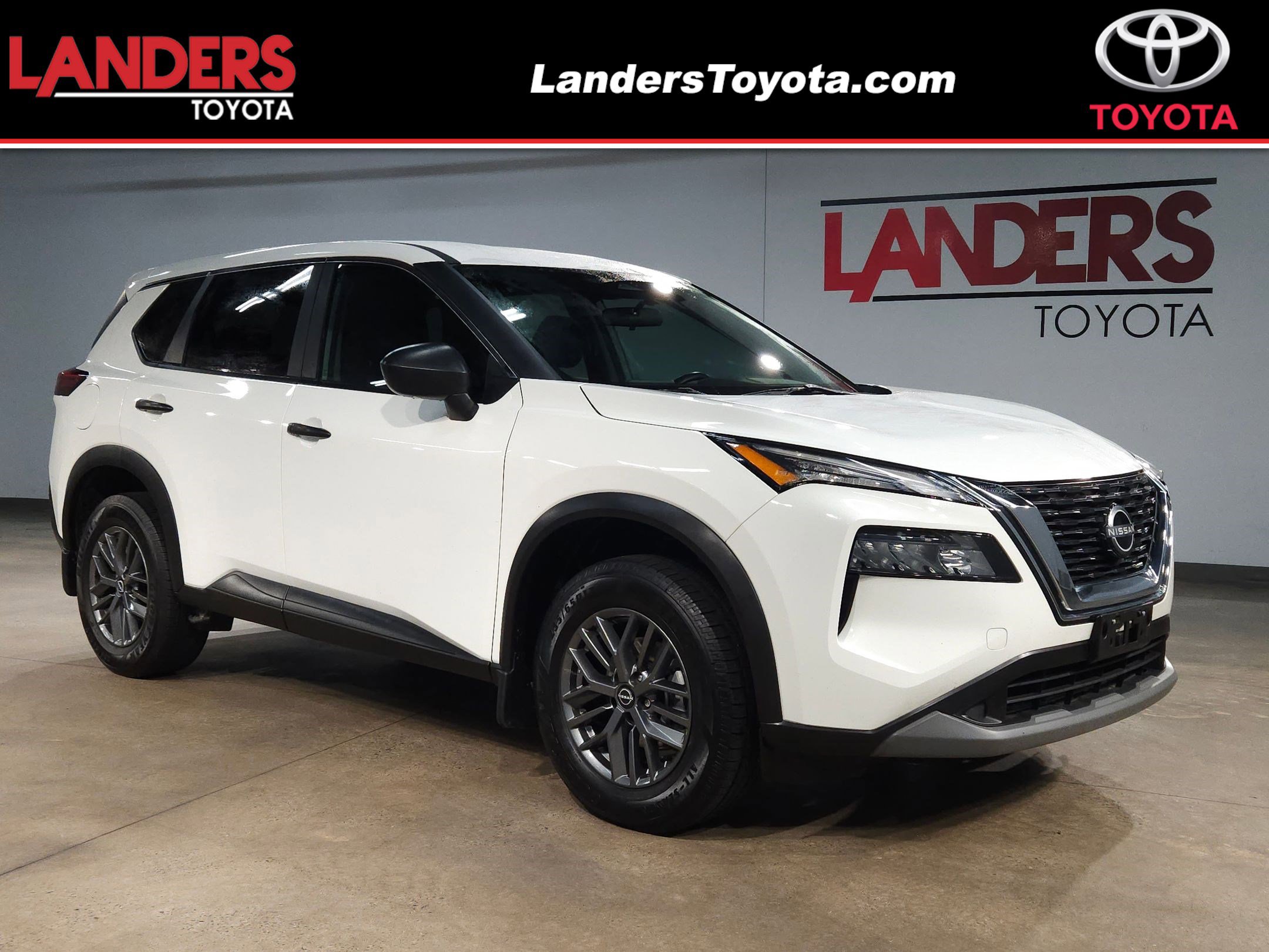 2023 Nissan Rogue S's photo